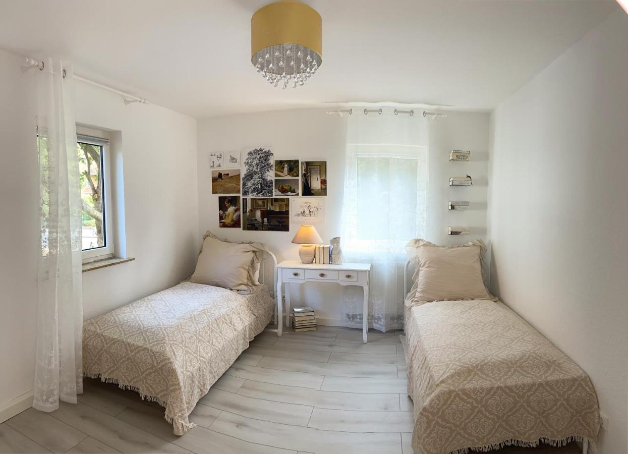 Apartments Cassel - Mit Smart Tv Und Parkplaetzen - Fuer Singles, Paare, Familien Und Gruppen Exterior photo