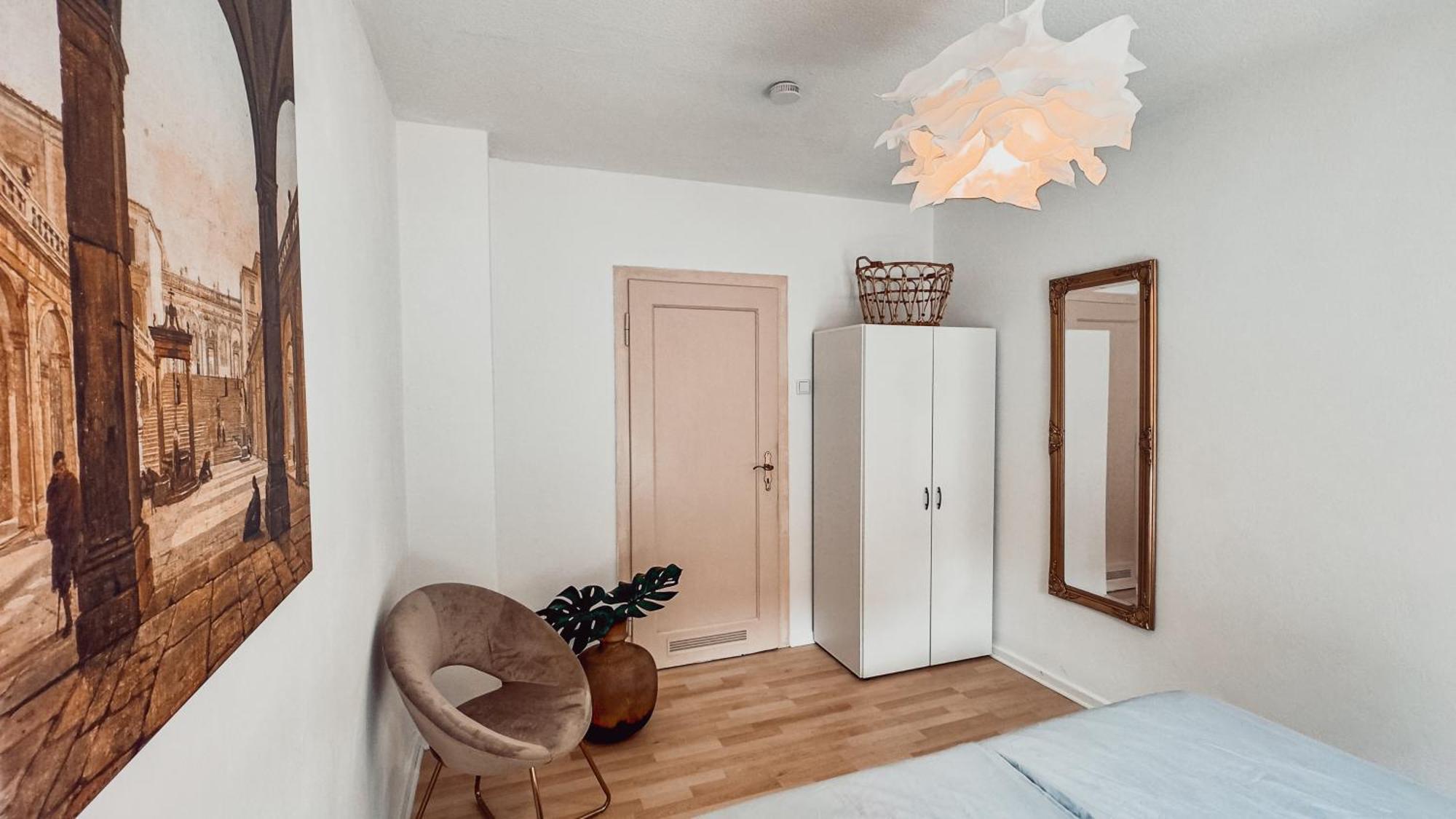 Apartments Cassel - Mit Smart Tv Und Parkplaetzen - Fuer Singles, Paare, Familien Und Gruppen Exterior photo